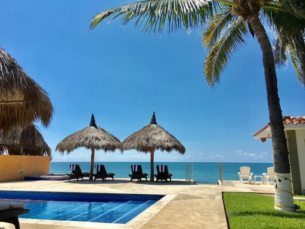 El Sol La Vida Beach Front Resort