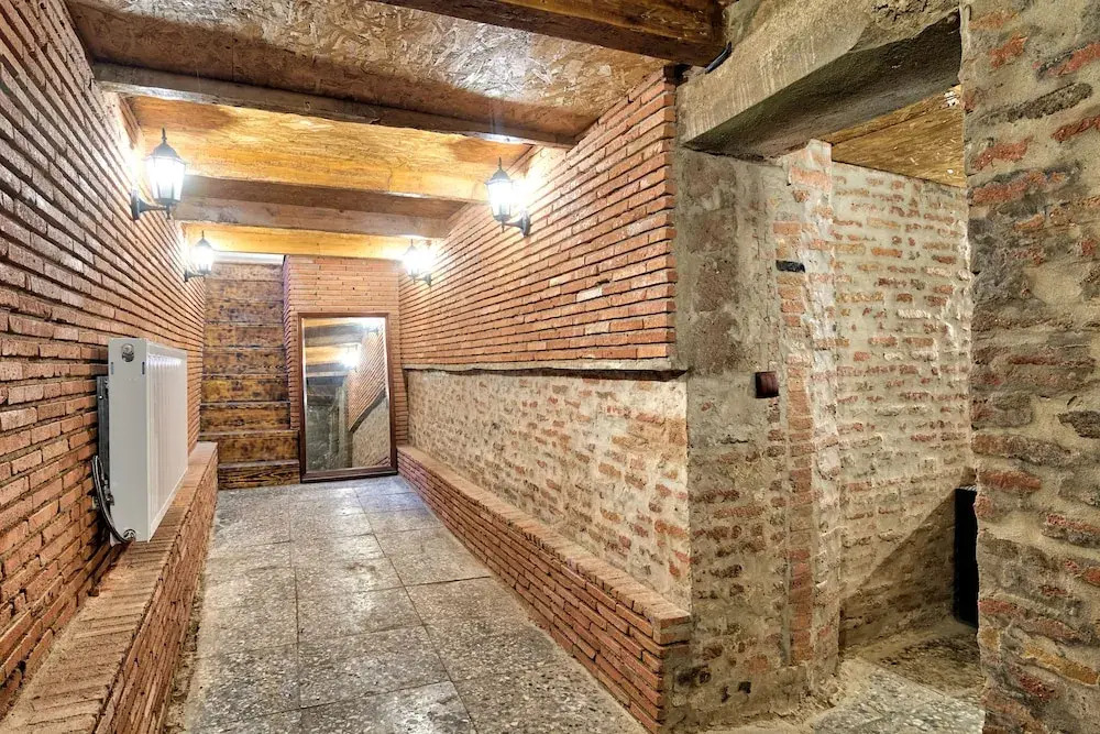 Q&B House