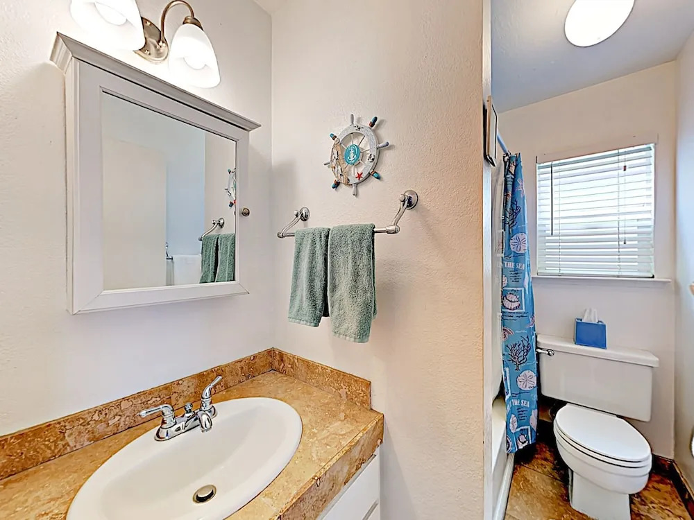 Airy Beach W/ Ocean Views, Balcony & Patio 3 Bedroom Home