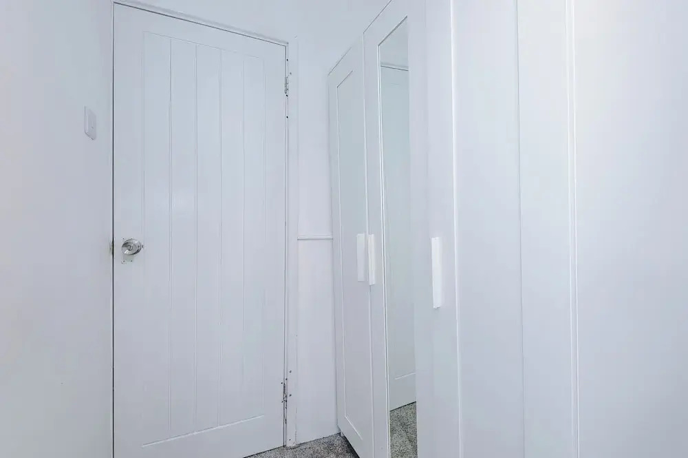 Large Modern 5-Bed House