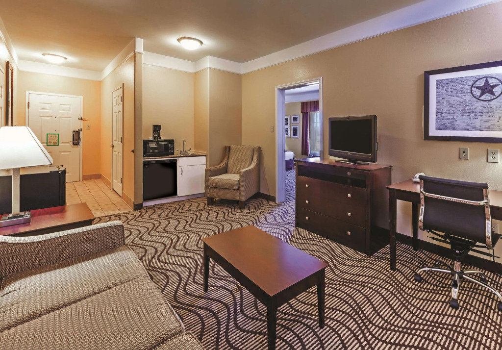 La Quinta Inn & Suites by Wyndham Angleton