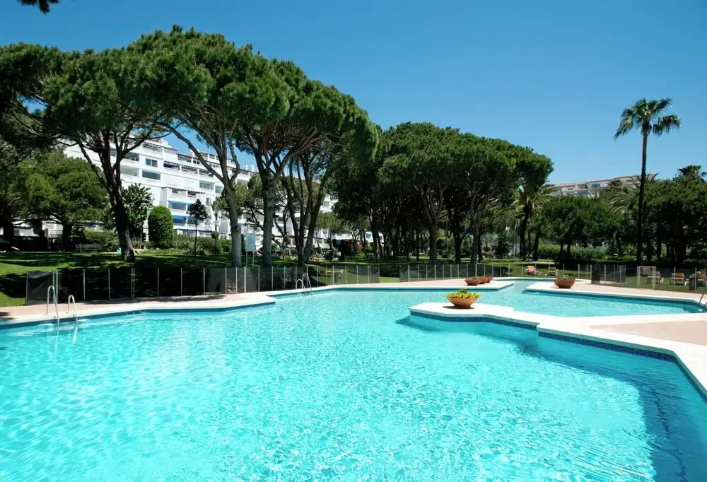 Beachfront Apt for a no Car Holiday Puerto Banus, Free Wifiparkingtvaircon