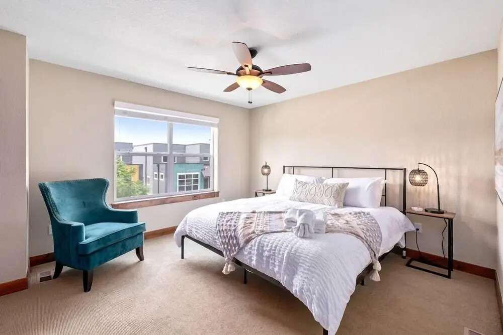 Spectacular Townhome near Breweries and River District!