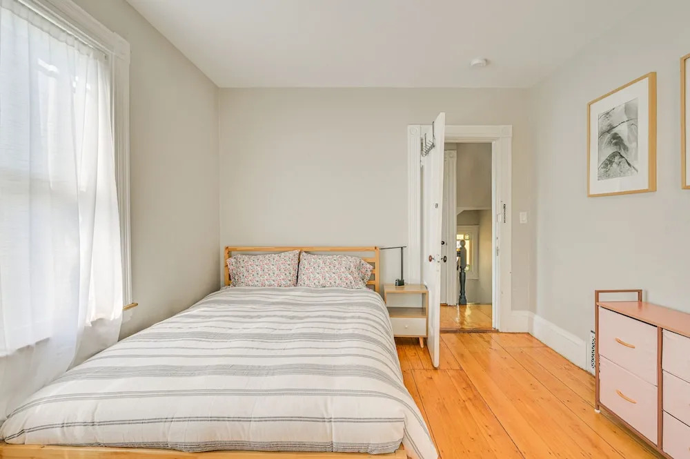 Bright & Pet-friendly Home: 2 Mi to Harvard Square