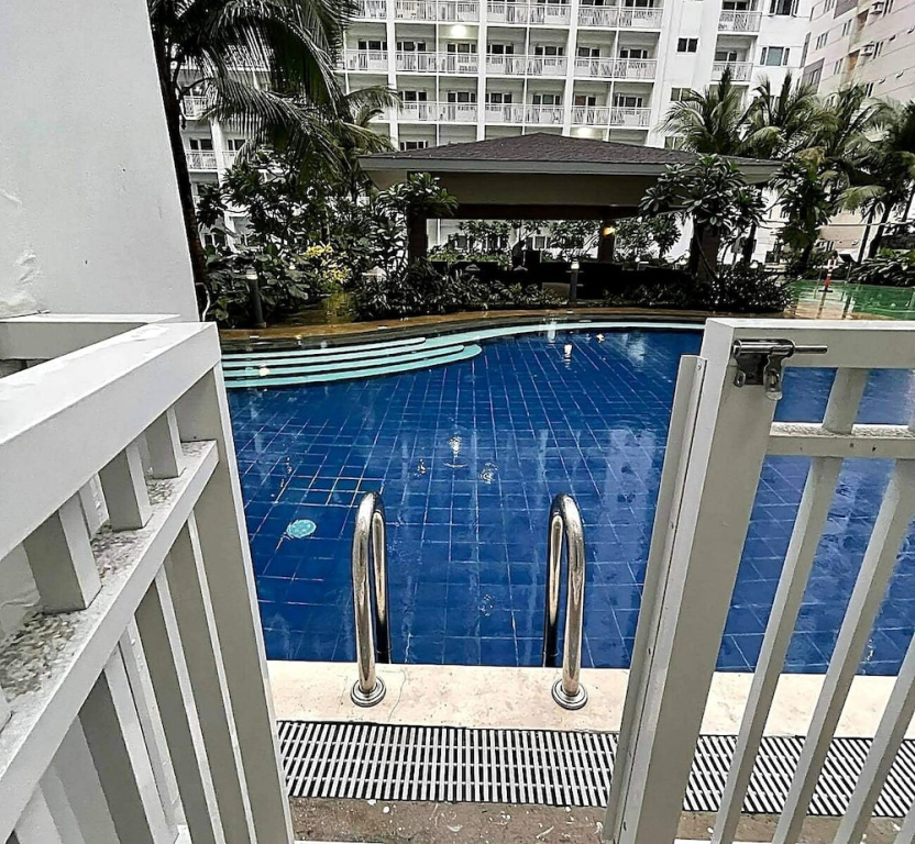 Budget Staycation MOA WiFi Smart TV