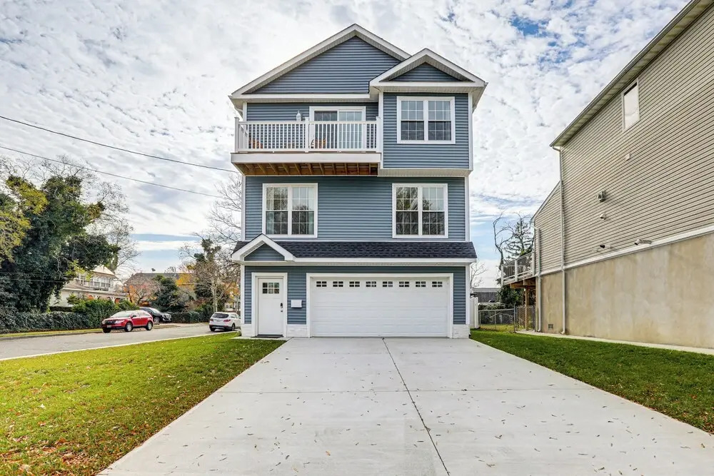 Walk to Keansburg Beach! Family Home w/ Pool