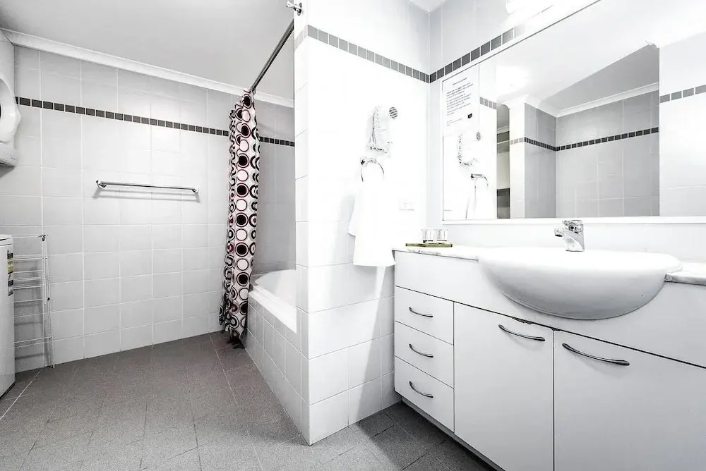 Two bedroom Apt next to Perth CBD with Parking.