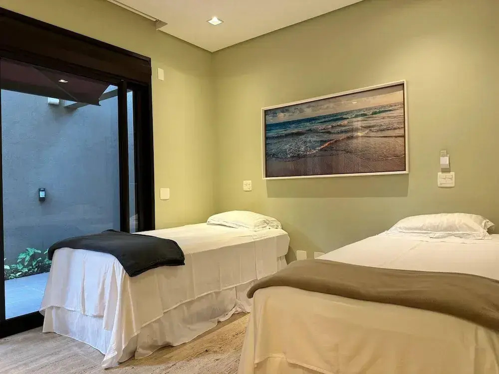 Mans o 6 Suites Riviera