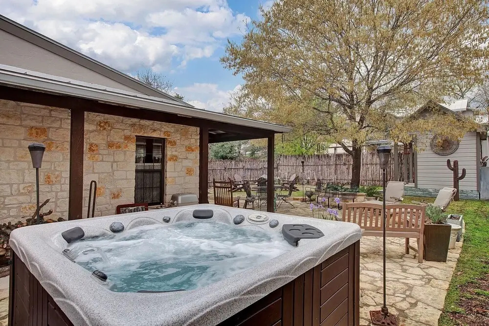 Luxury and Location One Block to Main St With Hot tub and Firepit