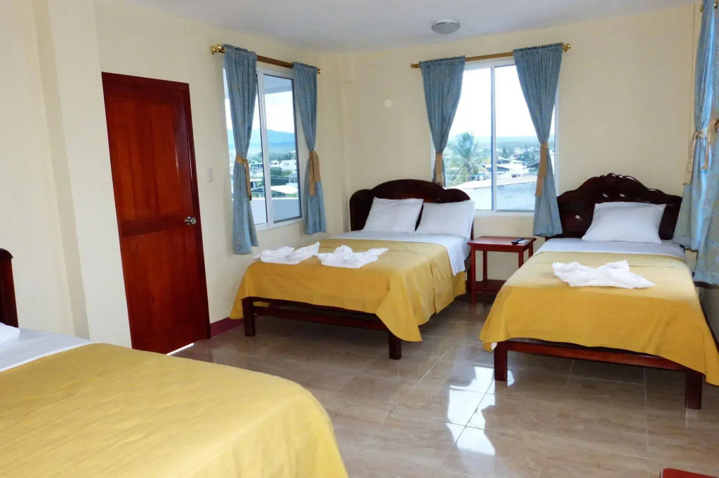 Gloria - Galápagos Inn