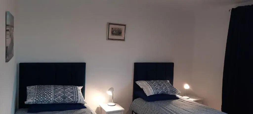 Prime Town Center, Modern, 2 Bedroom Apartment,Free Private Parking, WiFi