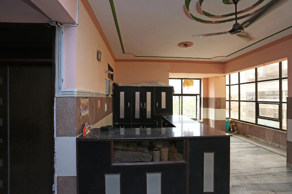 OYO 35450 Bombay Central Hotel