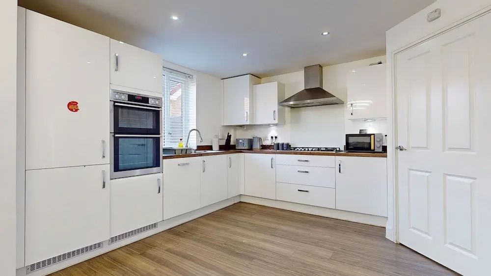 Tms Lovely 5-bed House in Stanford-le-hope