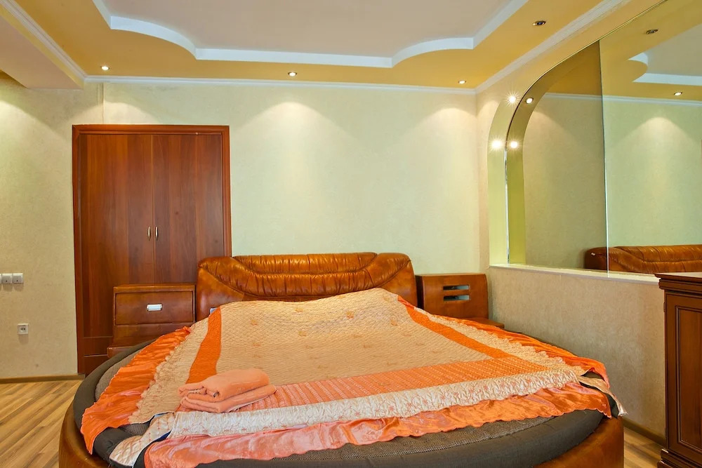 Lessor Apartments