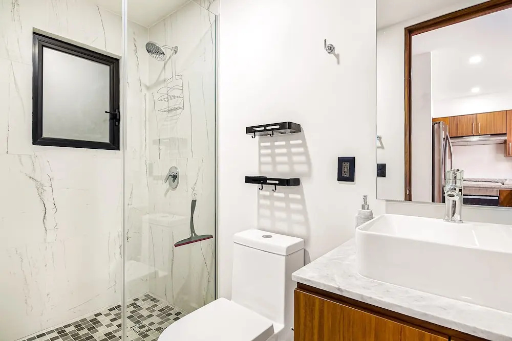 2nd-floor Condo With Heated Outdoor Pool, Grills, Balcony, W/d, AC