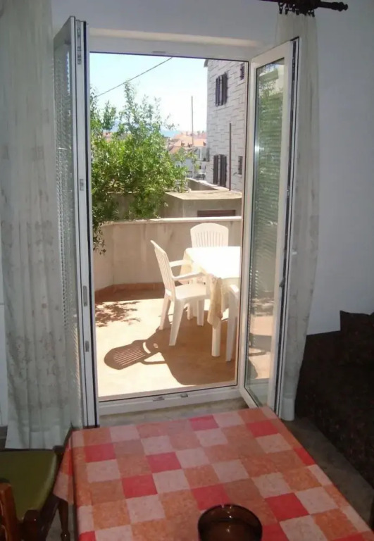 Nikša - 10 m From Beach - A1 Narancasti
