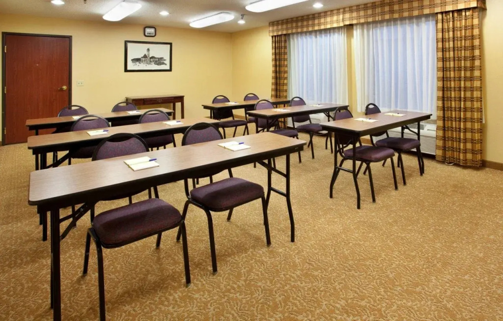 Holiday Inn Express Hotel & Suites Fenton/I-44 by IHG