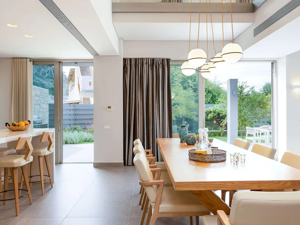 Lush Villa With Heated Pool 180m to the Beach