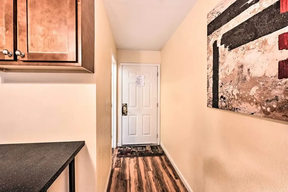2 Blocks to Light Rail: Denver Unit w/ Kitchenette