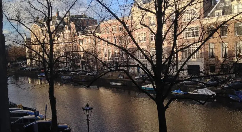 Pied a Terre Water