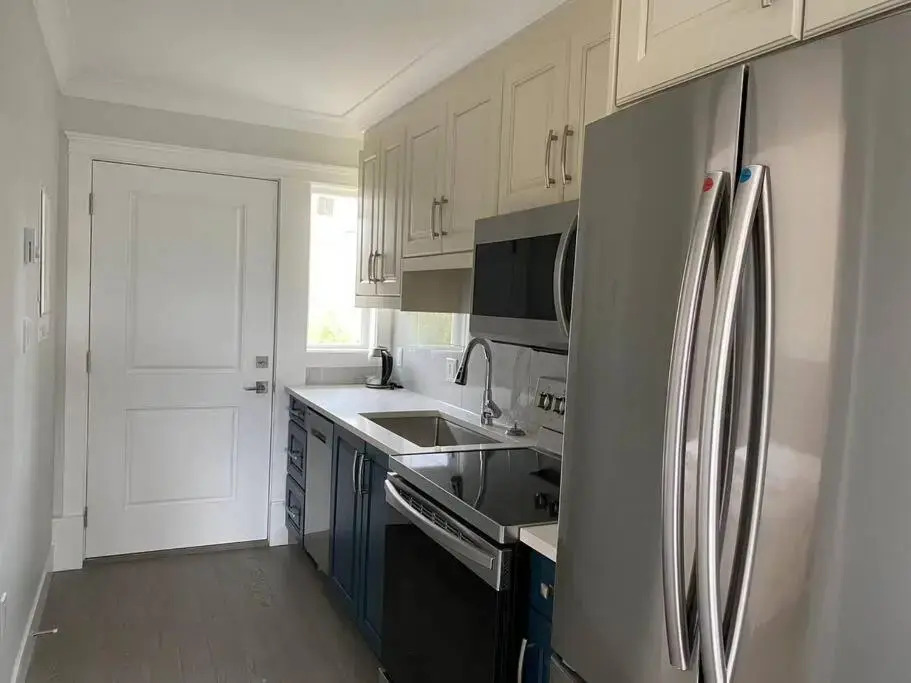 Brand New Luxury 1 bedroom Townhouse with full kitchen