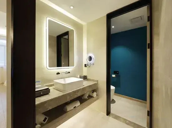 Taizhou Zhonghua Mould Theme Hotel