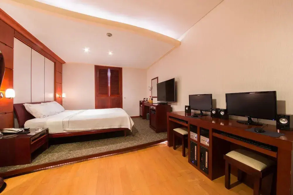Hotel Bliss