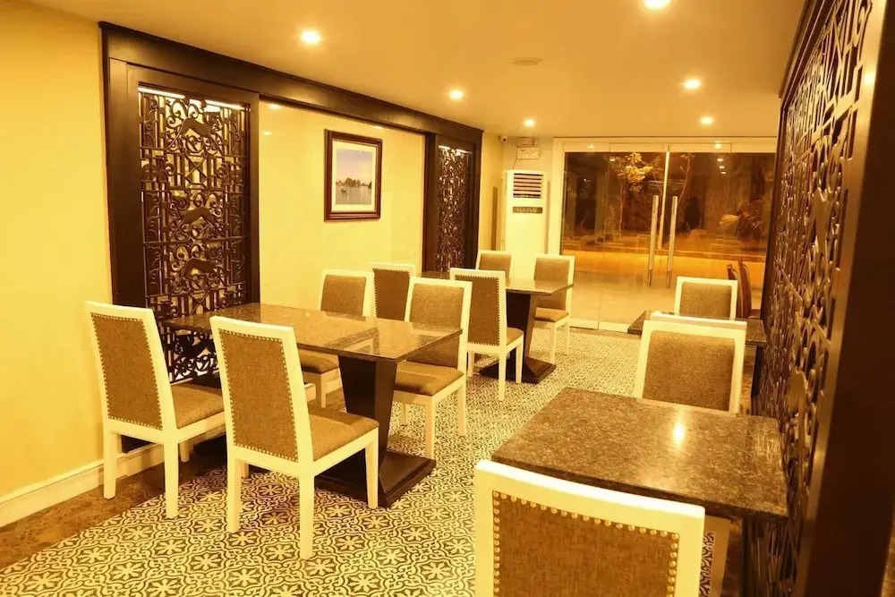 Dragon hotel