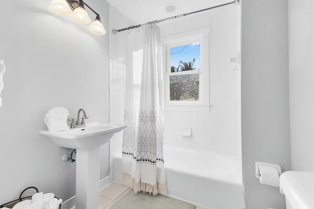 2 Mansions Pool Garden & BBQ Sleeps 22-8 BR