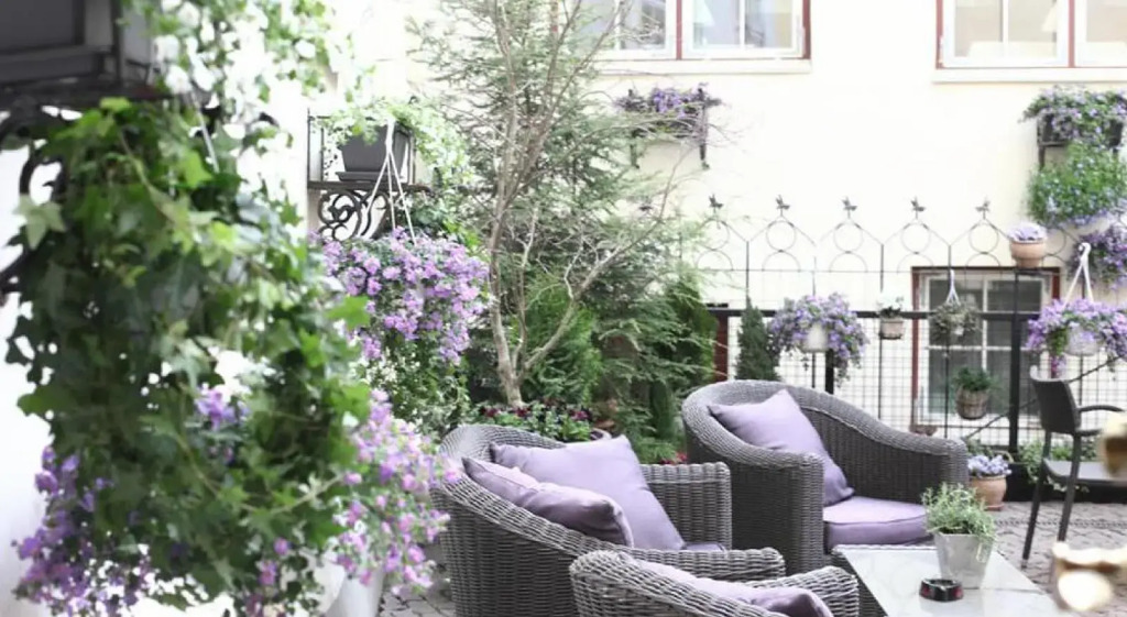 The Three Sisters Hotel