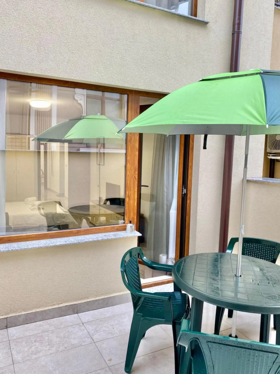 Spacious & Cozy 2 bed Apartment with Work Space & Fast Wi-fi