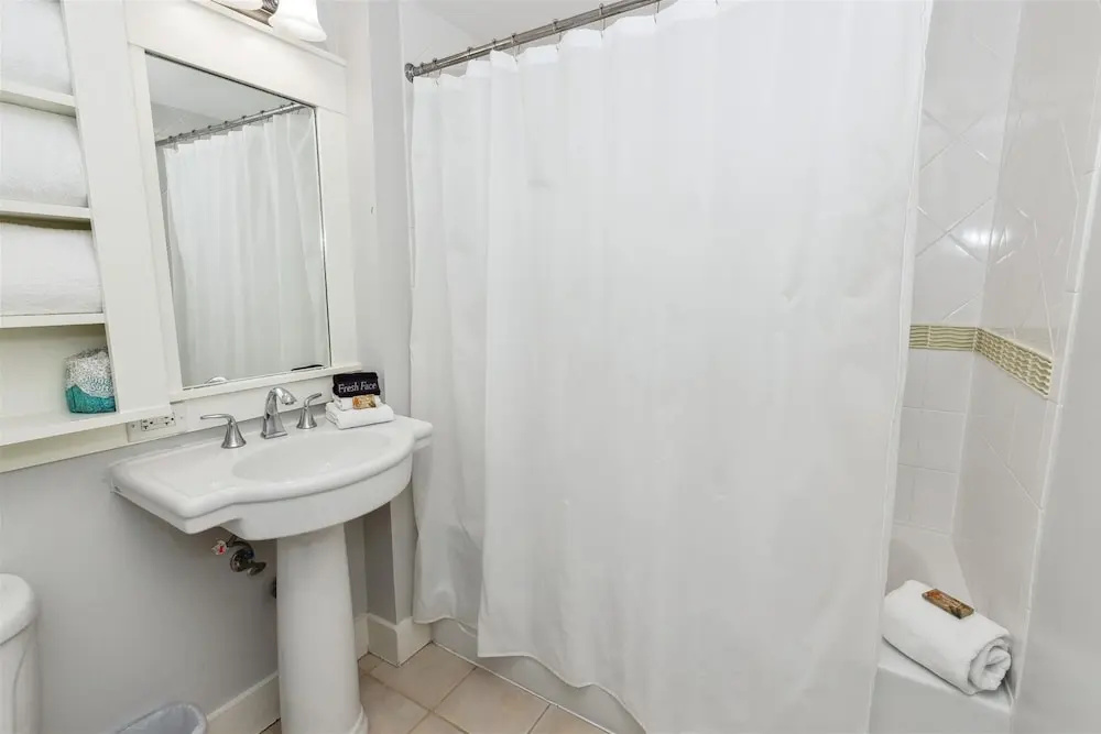 Pilot House 518 1 Bedroom Condo by RedAwning