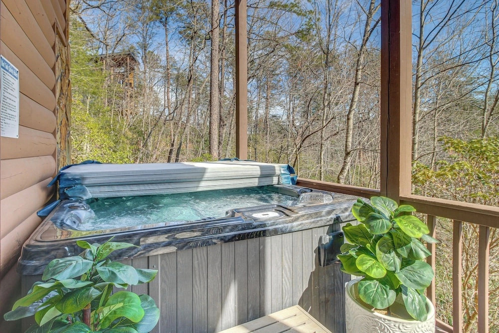 Hot Tub + Mtn Views: Peaceful Blue Ridge Retreat
