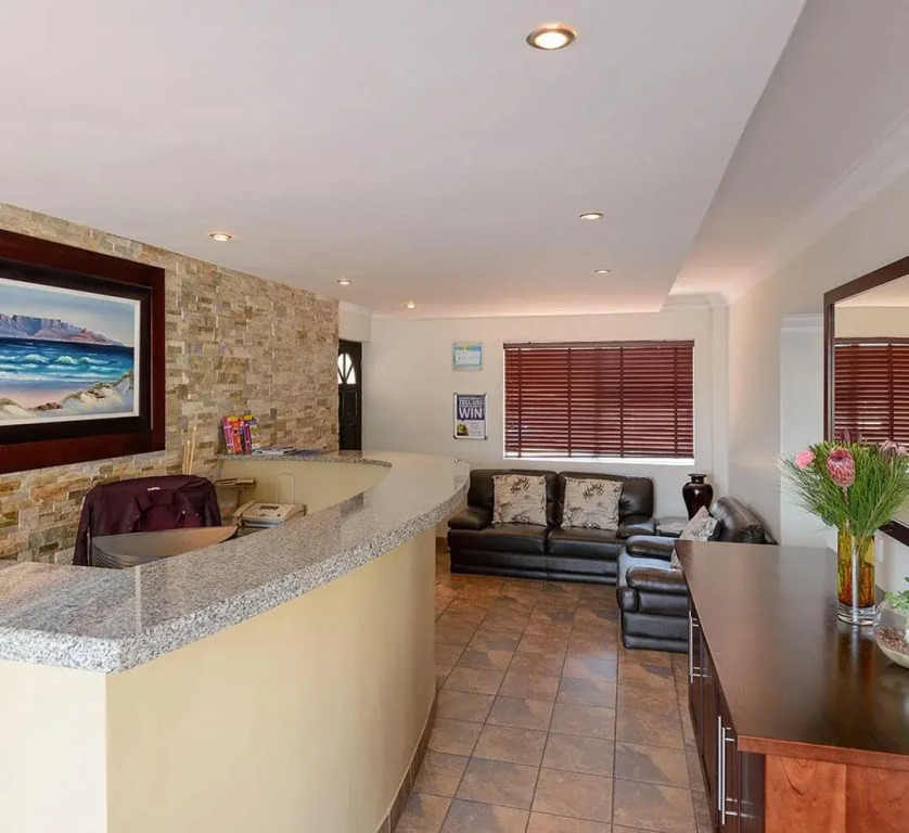 Table View Villas