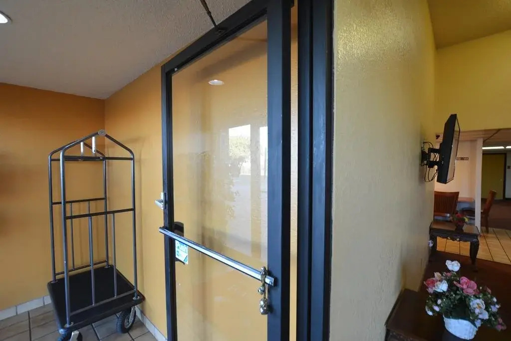 Econo Inn and Suites