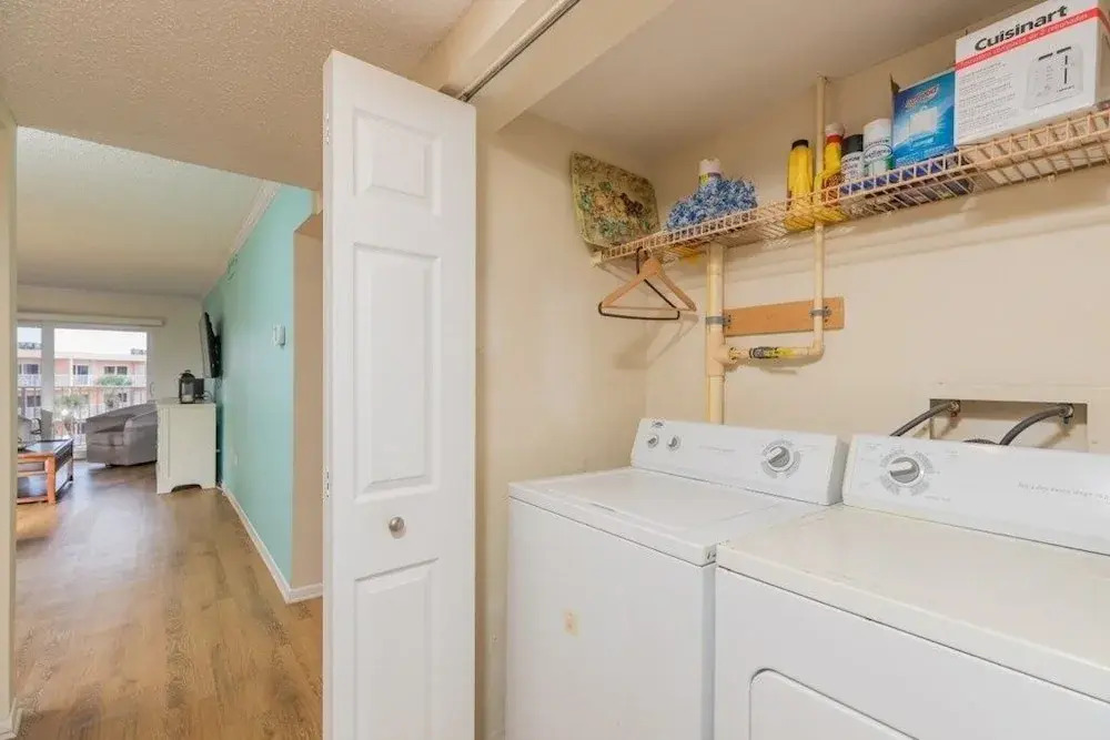 Stbt 405: Beachside Condo With Pool & Elevator 2 Bedroom Condo