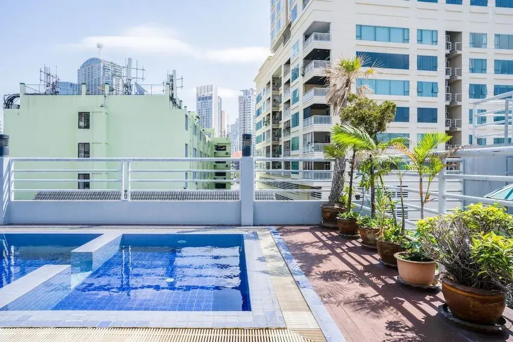 Lacuna Sukhumvit by Favstay