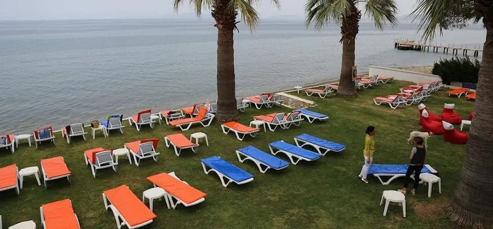 Bella Pino Beach Club Hotel