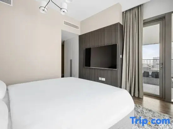 Luxury 2BR Walk-In Closet + Full Burj Khalifa View