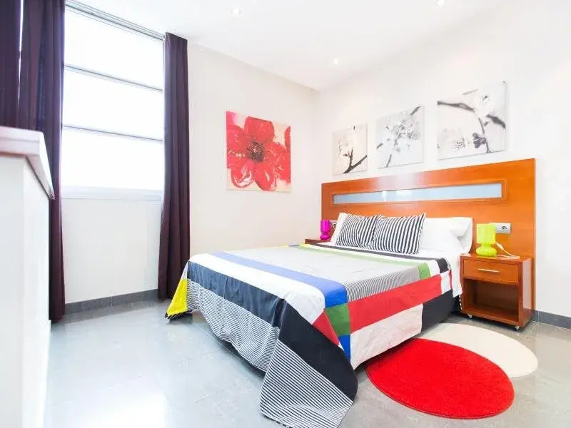 AinB Universitat Apartments
