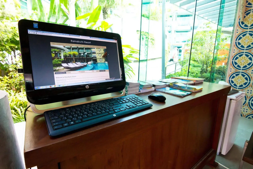 Ramaburin Resort Patong - Walking distance to the Beach