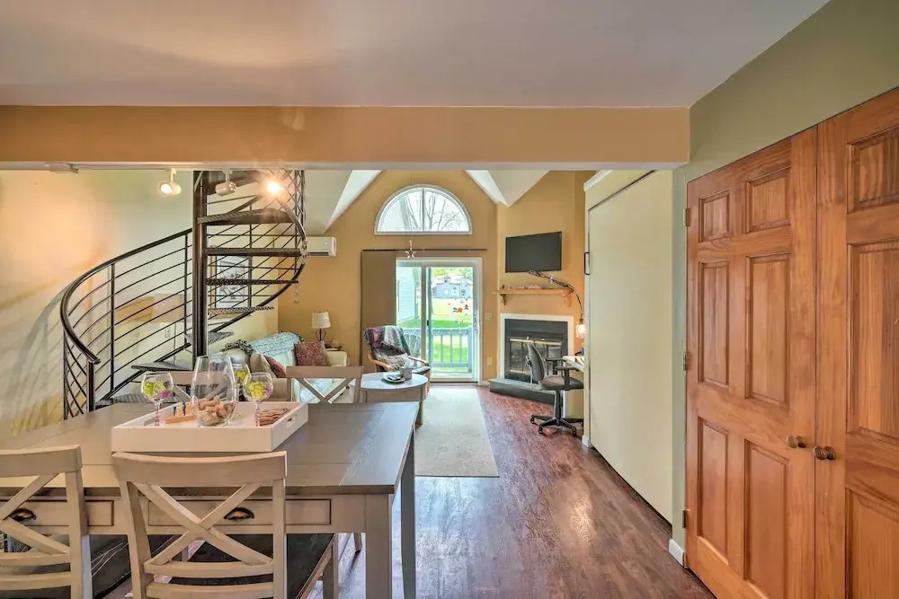 Townhome w/ Fireplace - Walk to Chairlift!