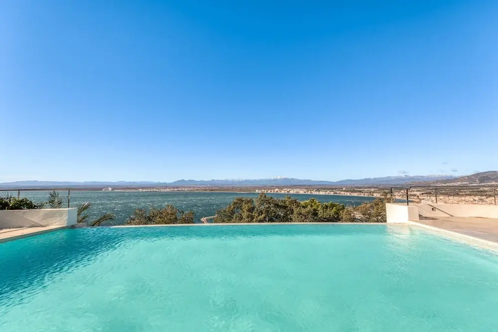 Villa in Roses with Private Pool & Sea Views