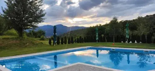 Alpine Garden Hotel