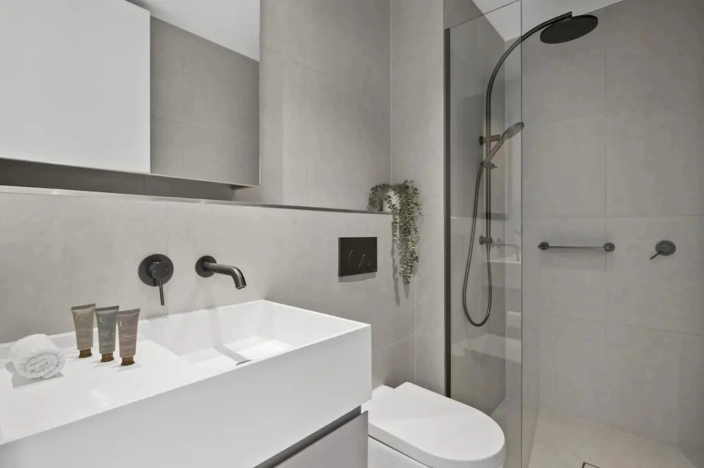 Brand New Apartment in Albert Park With Pool & Gym