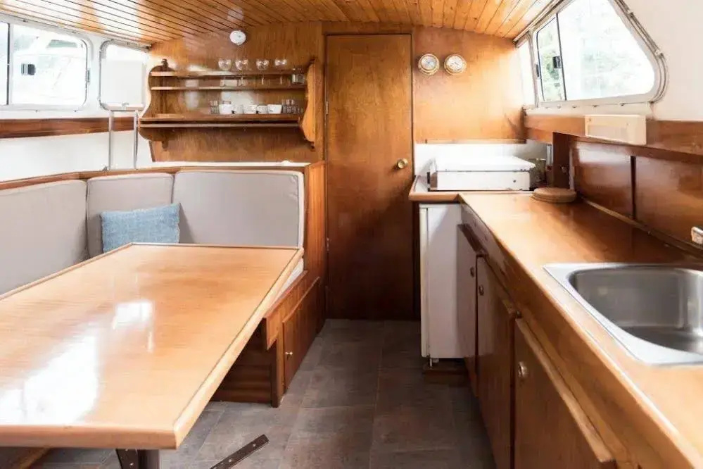 Authentic Houseboats Amsterdam