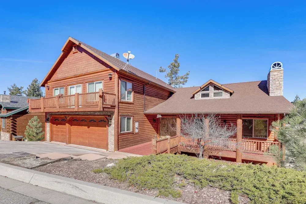 Elegant Big Bear Cabin Half Mi to Big Bear Lake!