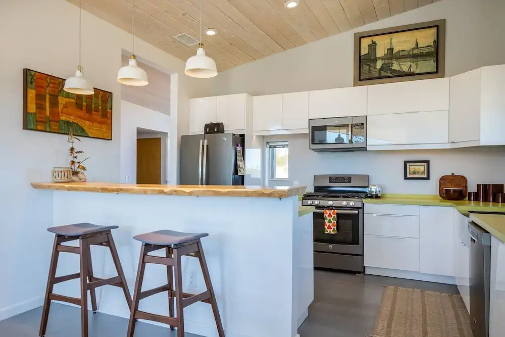 Las Alas Del Sol- A Desert Architectural Gem 2 Bedroom Home by RedAwning