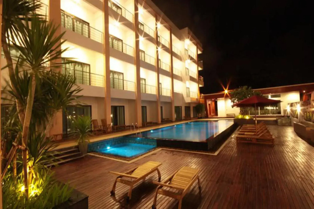 Paragon Suites Resort