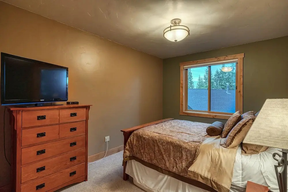 New Listing! Elegant , Tahoe Donner Amenities 4 Bedroom Home